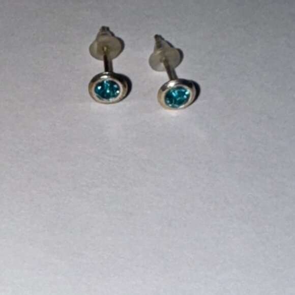 5 Mm Round Aqua Blue Cz And Sterling Post Earrings - Picture 10 of 11